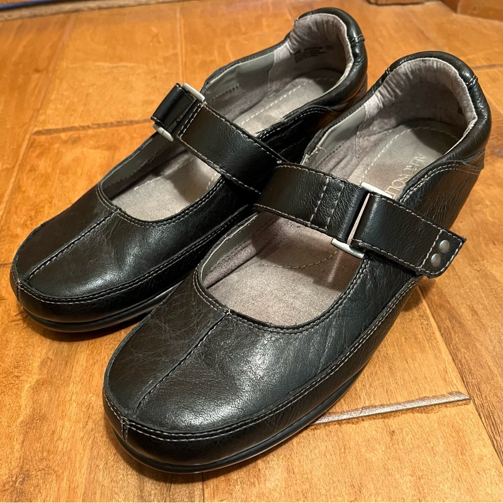 Aerosols Bookend leather shoes.